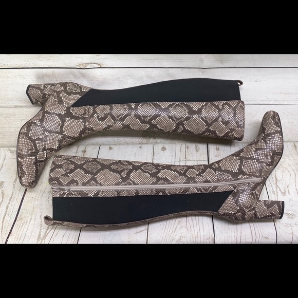 Donald Pliner Parley Python Print Leather Boots - Picture 3 of 8